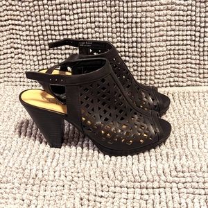 Chinese Laundry Winning Sandal Heels Size 8.5